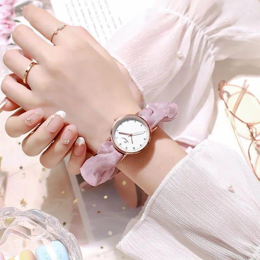 Women's quartz movement round watch