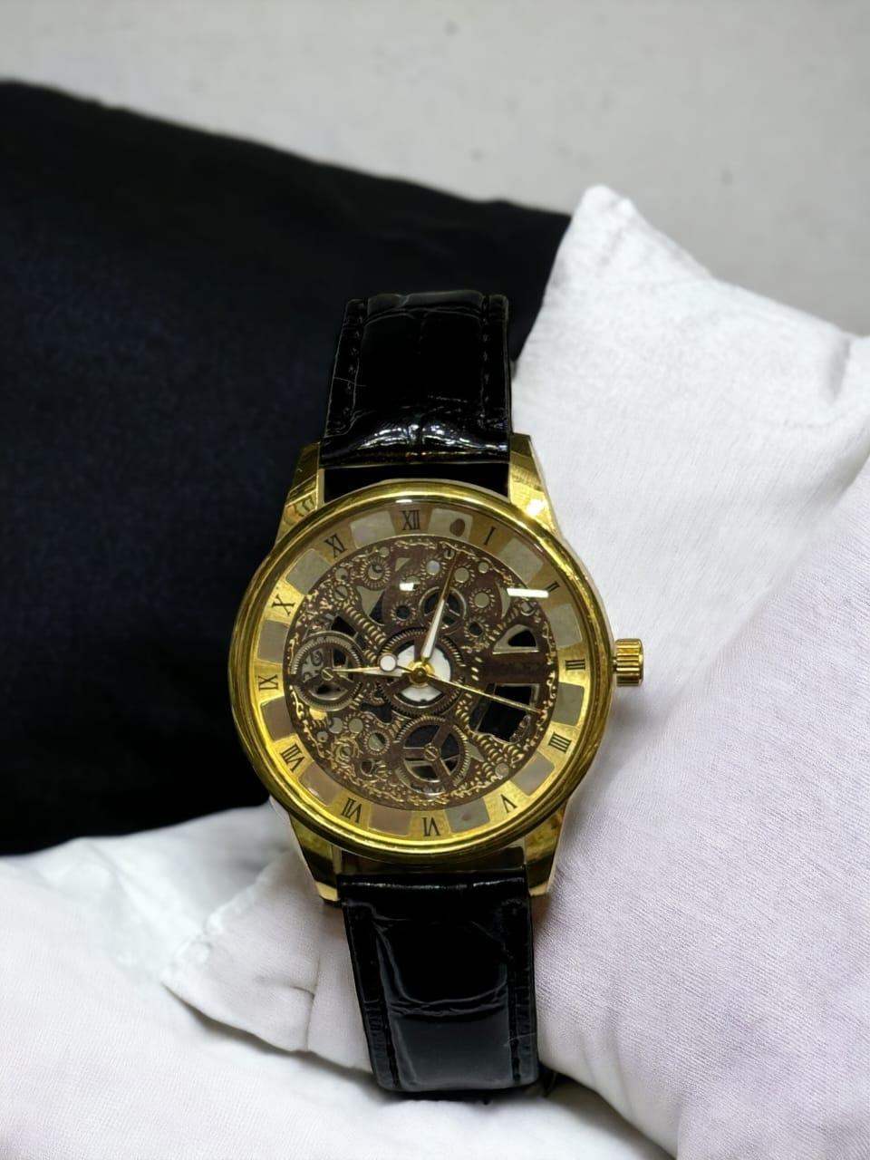 Men's quartz Round Analogue watch